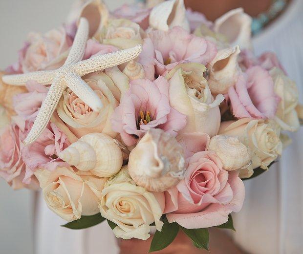 Aruba Wedding Bouquet by Koolmans Flowershop: Peach, blush, nude roses with seashells