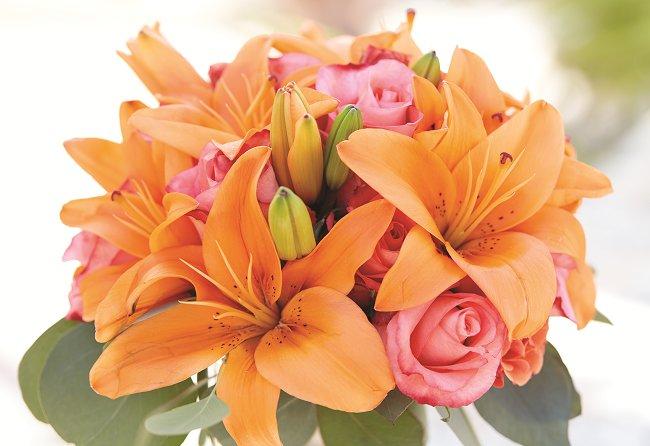 Aruba wedding bouquet: roses, Asiatic lilies, eucalyptus