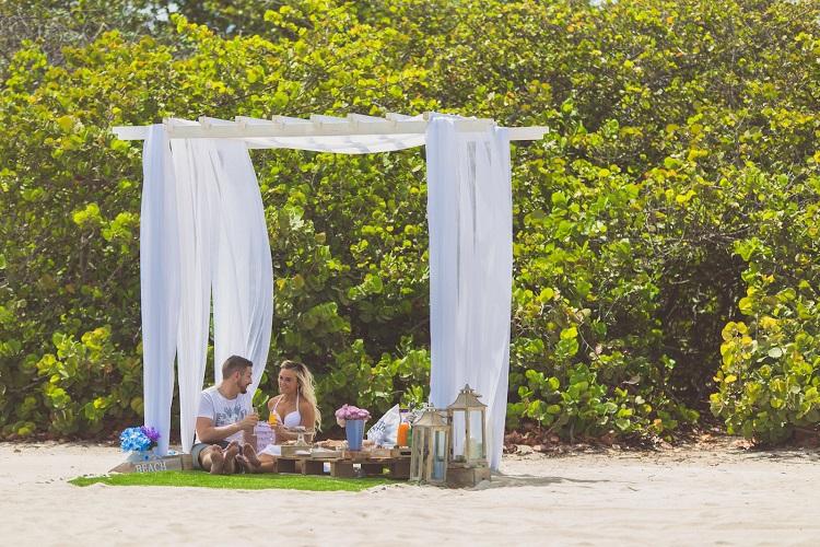 Aruba Romantic Activities for Two | Beach and Park Picnic | Beach Brides