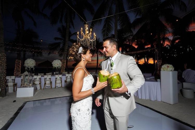  Aruba Coconuts | Aruba Weddings | Victor Winklaar photography | Beach Brides