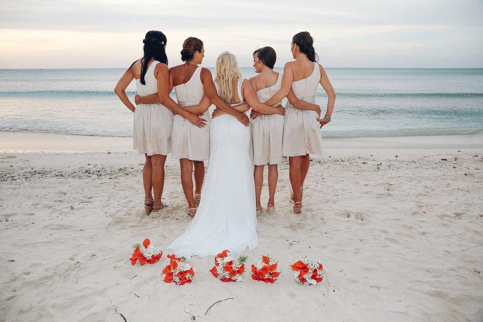 Aruba Beach Wedding | And they called it puppy love... real wedding story | Beach Brides
